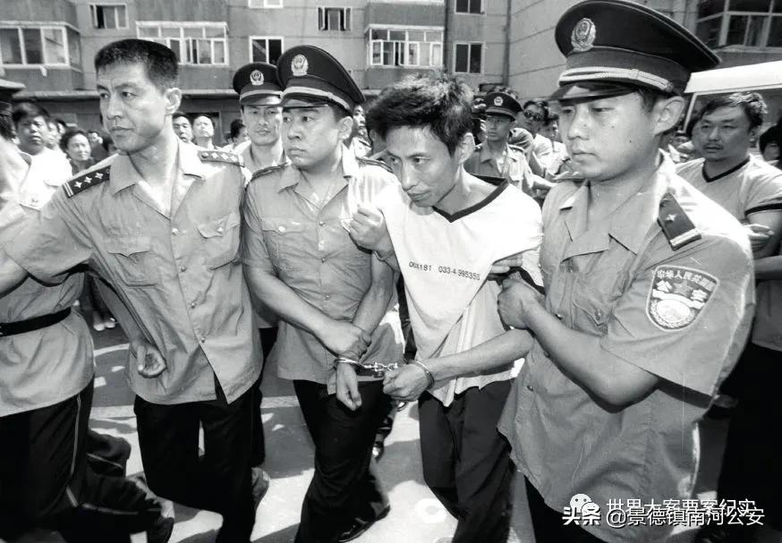 2000年，沈阳黑老大刘涌被捕，14名律师帮他减刑，结局如何？