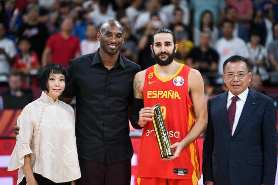 nba01足球巴巴(从金童到屎童，再到西班牙玉狮子，卢比奥3年蜕变告诉周琦什么？)