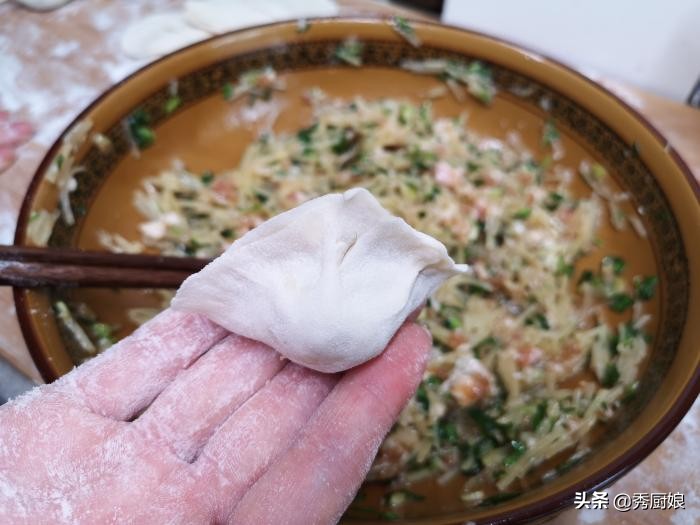这菜是“碱性食物”，特殊时期要常吃，才2块钱1斤，包饺子吃特香