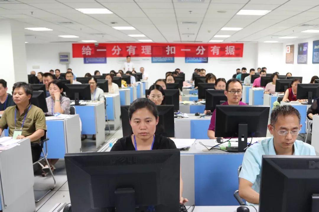 高考评卷多神秘？5道关卡，半封闭10多天，评卷人还需满足6个条件