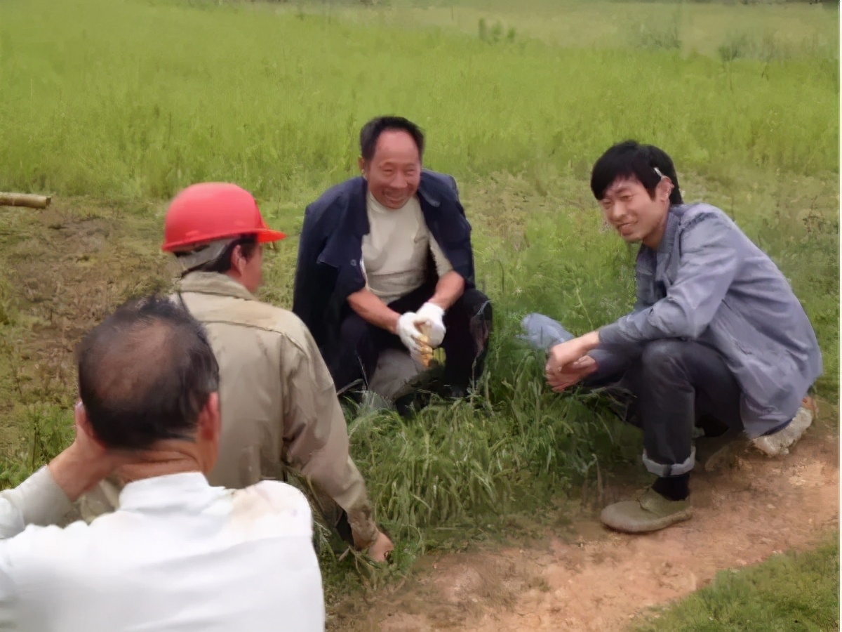 秦玥飞：放弃百万高薪回国当村官，月薪一千没房没车，这是失败吗