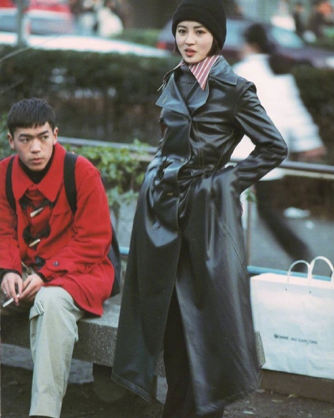 惊艳！东京90年代的“素人街拍”，没有PS滤镜，照样时髦得不像话