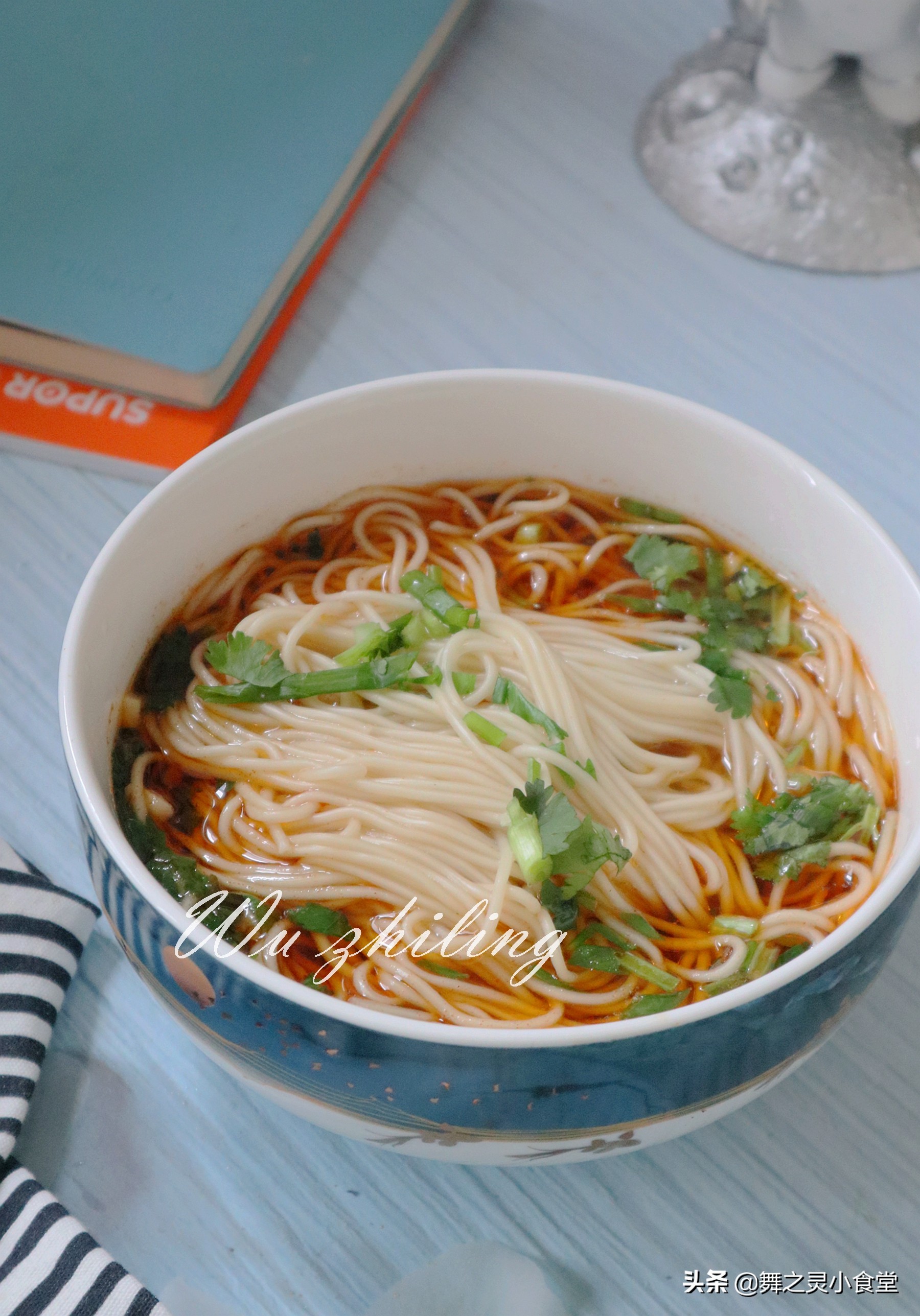 快手早餐面条,3分钟做好就上桌,好吃关键是料汁