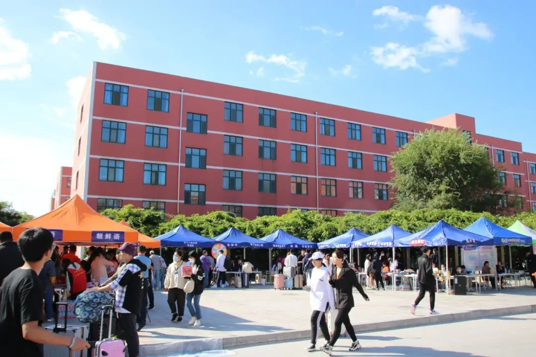 来荣成读大学：在蓝天碧海间绽放最美青春