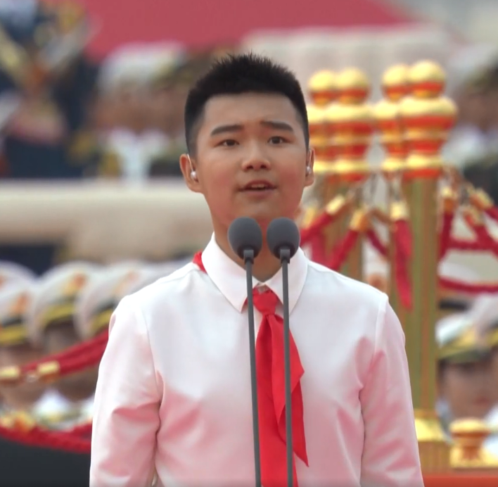 引领朗诵的4名青少年来自什么学校？中传、中财大，还有两所小学