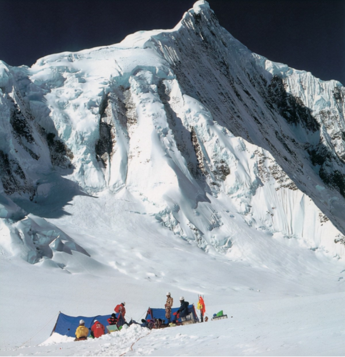 17名登山队员集体遇难，搜救队发现登山日记，记录着诡异的过程