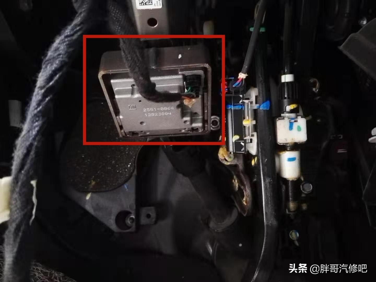 凯迪拉克电子助力方向盘锁故障，造成车辆无法启动，维修步骤