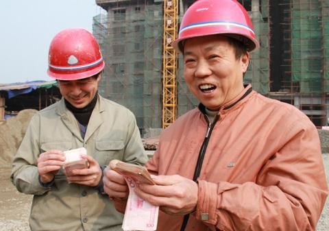 3000元招不到农民工，却能招到大学生，大学生“烂大街”了吗