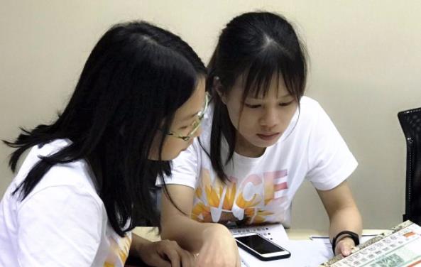 大学生另类毕业照走红，男生身穿旗袍争奇斗艳，让女生都自愧不如