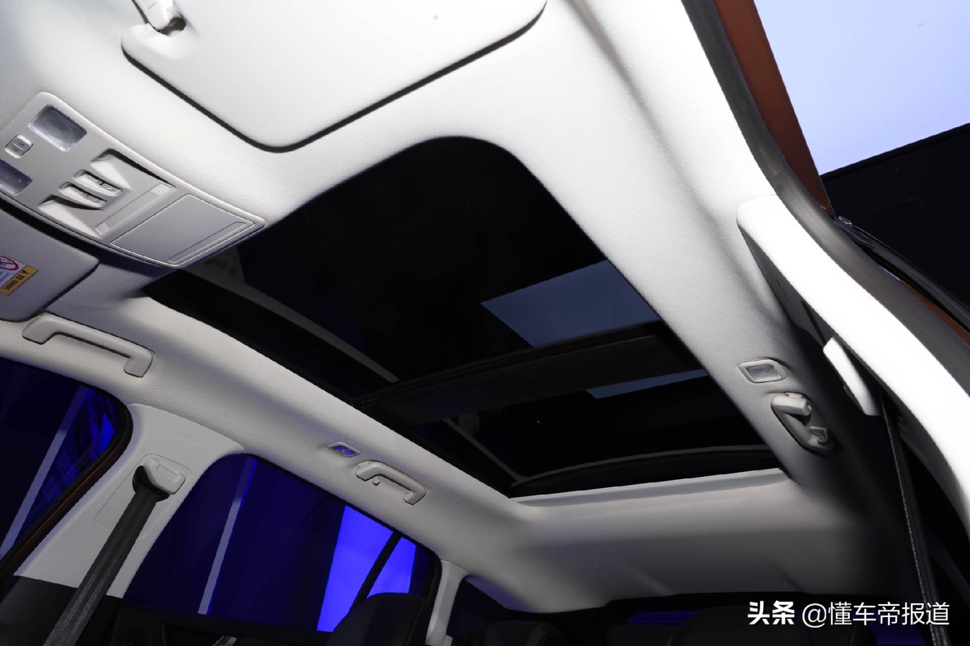 新车 | 15万元谁更吸引瓦罐迷？福克斯猎装版对比明锐旅行版