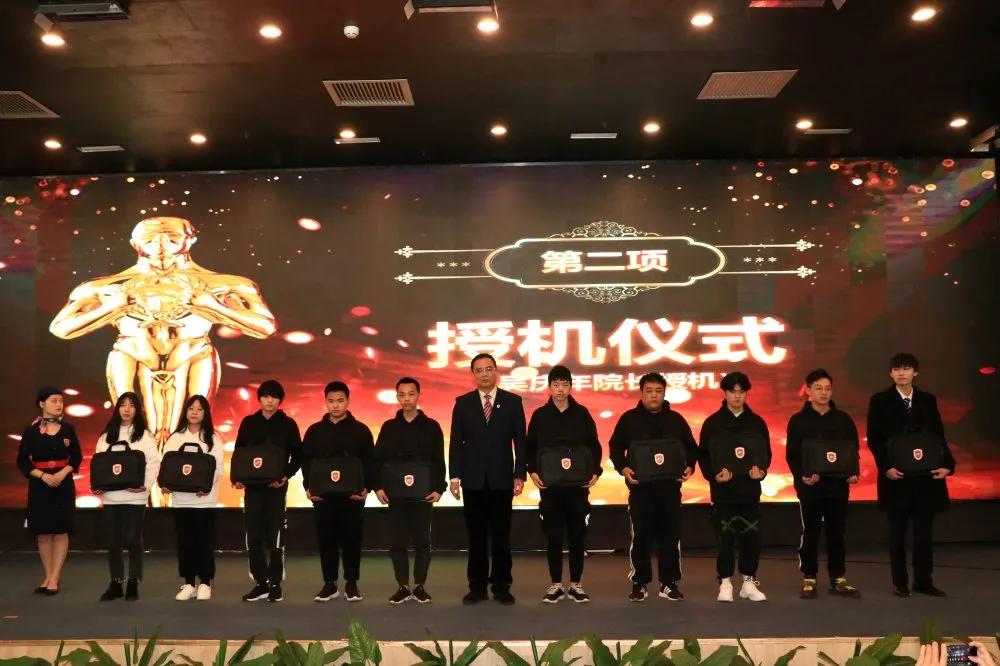 知云时代 | 厦门工学院职业教育学院IT服务专业授机仪式