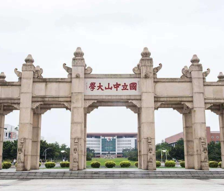 狂人张非4次高考，分别考上复旦、北大和清华，但他还是“废了”