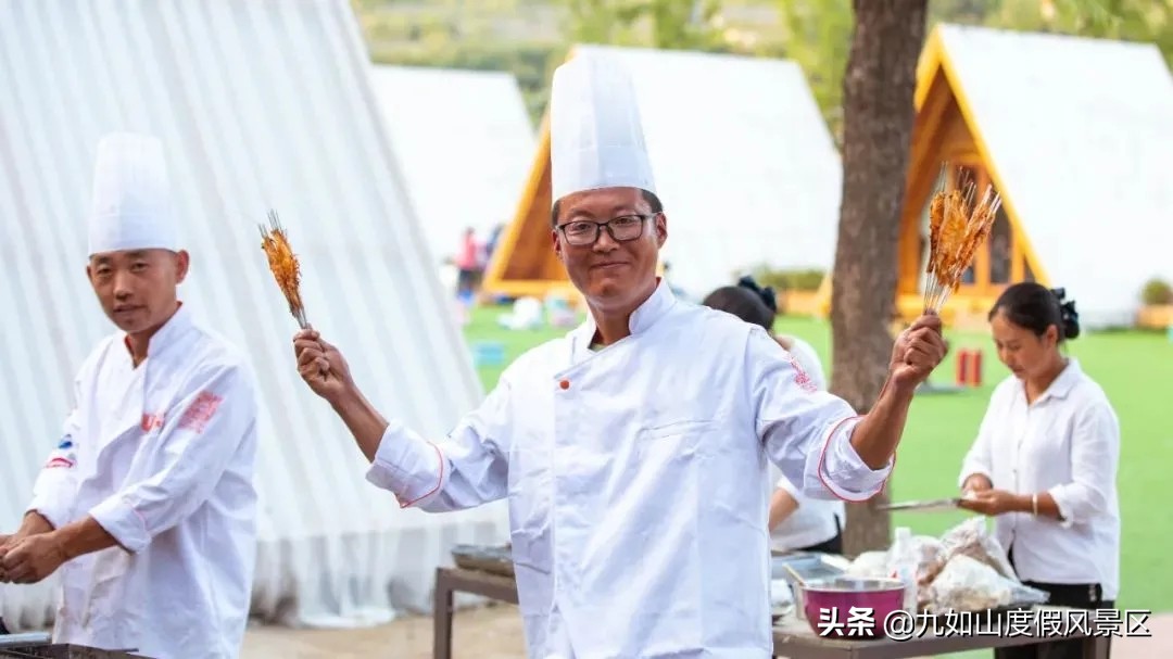 露营就是睡进帐篷？NONONO，这届年轻人都这么玩