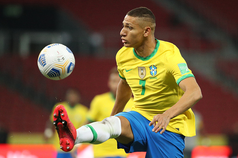 世界杯2021足球样子(巴西2-0厄瓜多尔,内马尔一波三折的点球,让人浮想