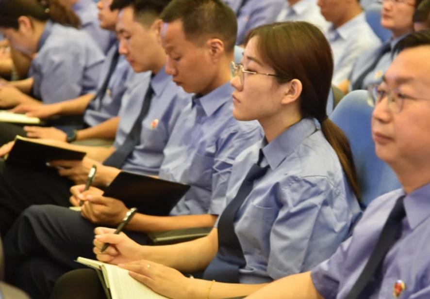 大学生迎来好消息，一类学生可直接成为公务员，入职就是干部级别