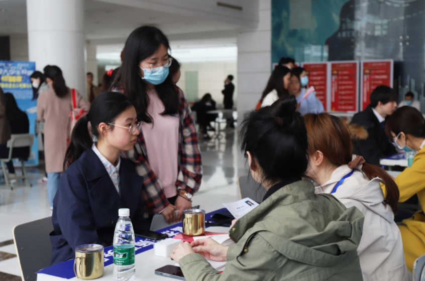 就业协议别随便签，丢了应届生身份，跳槽和考编制都可能吃亏