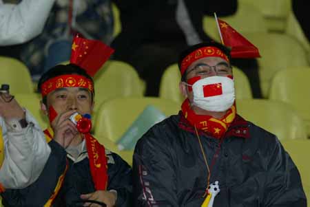 2002世界杯巴西對中國上場（多么冒險！2003年非典期間，中國隊與巴西隊在廣州踢了場友誼賽）