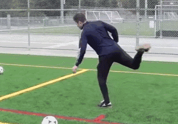 足球怎么开大脚有力（「维维守门教程」掌握这些细节，球门球轻松开大脚）