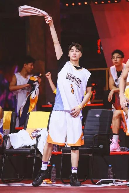 在哪里能看粤语的cba（看CBA，上优酷！）