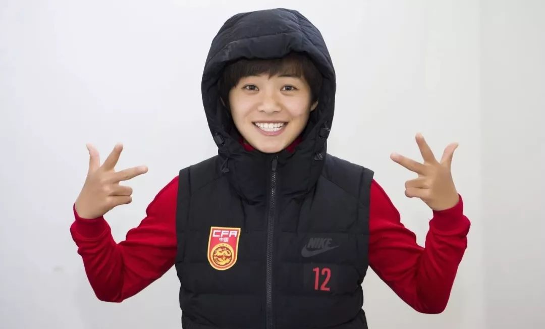 拜托踢球的短发女孩纸超酷的好吧～(铿锵真本色|女足王霜,女孩王霜)