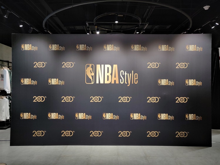 nba羽绒服是哪个国家的品牌（潮流服装店NBA Style在华店铺数达200，明年将扩张至300间）