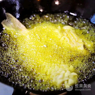 松鼠魚的做法,松鼠魚的做法視頻