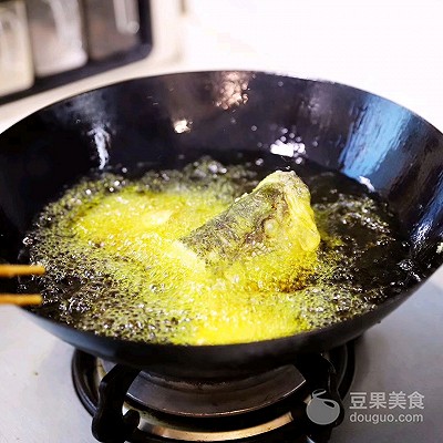 松鼠魚的做法,松鼠魚的做法視頻