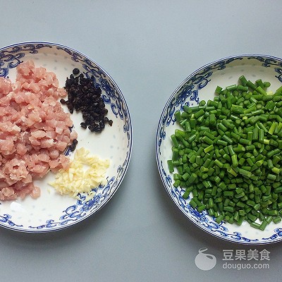 下饭菜：豆豉肉末炒蒜芯