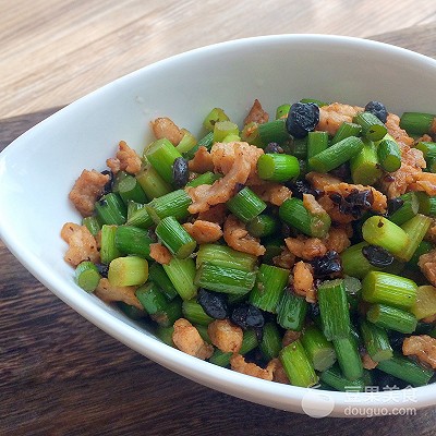 下饭菜：豆豉肉末炒蒜芯