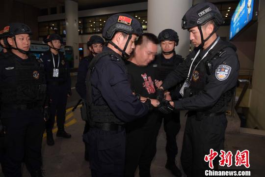 杭州警方境外缉捕3名P2P平台案嫌犯 9月来境外已捕9人