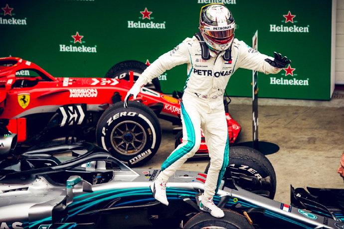 2019f1巴西站排位赛回放(F1巴西站：汉密尔顿神奇夺冠，梅奔提前拿下车队冠军)