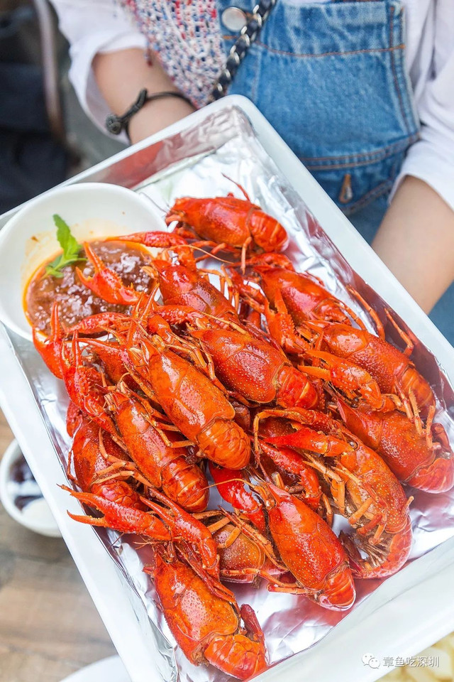 来龙巢吃小龙虾看世界杯(深圳这家大boss龙虾店,99%的人都知道)