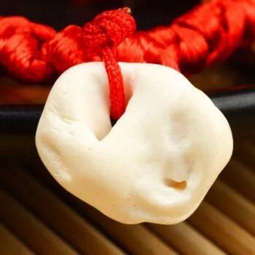 狗牙齿戴在身上有什么好处（古代历史上辟邪饰品大全）