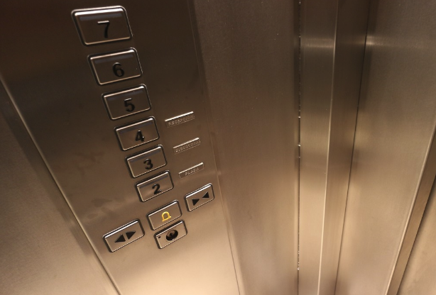 梦见坐电梯有什么寓意 周公解梦是吉是凶