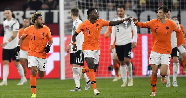 荷兰和德国(欧国联：普罗梅斯范戴克破门，荷兰客场2-2德国晋级4强)