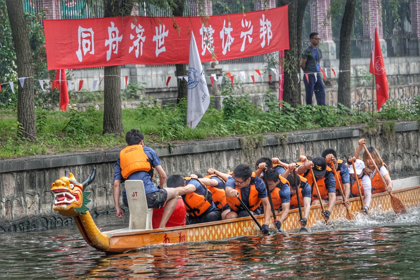 同济大学足球强吗(校园体育的“先行者”，同济精神打造团队足球)