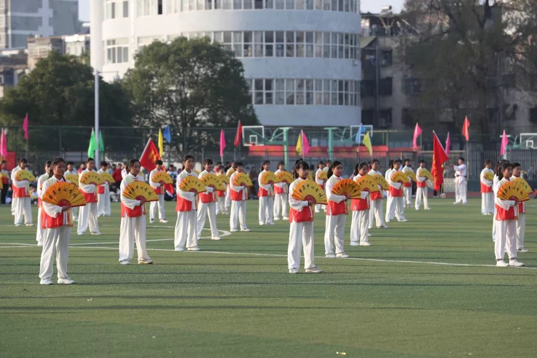 阜南五初第二届足球联赛开幕式(43支代表队、616名运动员、历时5天，阜南县首届中小学生校园足球联赛开幕啦！)