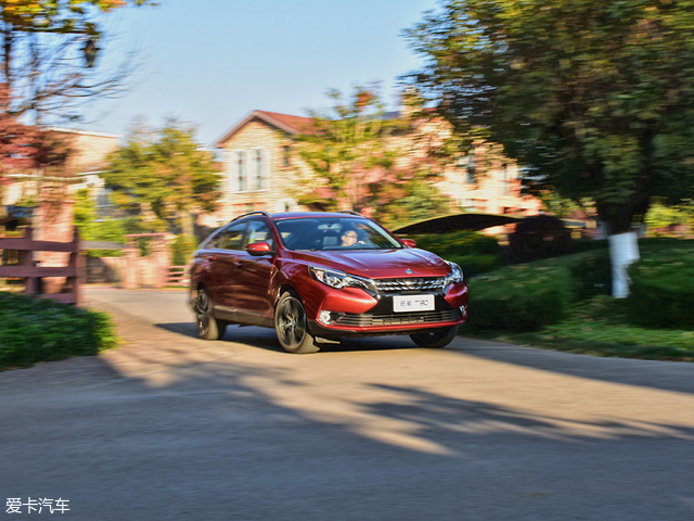 “轿跑SUV”代步车 爱卡试驾启辰T90