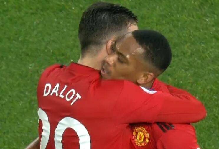 马夏尔破门能救主（英超-马夏尔破门林加德救主 曼联2-2阿森纳四轮不胜）-趣拿体育