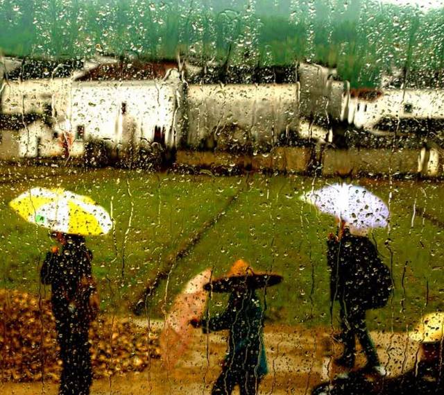 一袭江南梦，醉卧烟雨中！