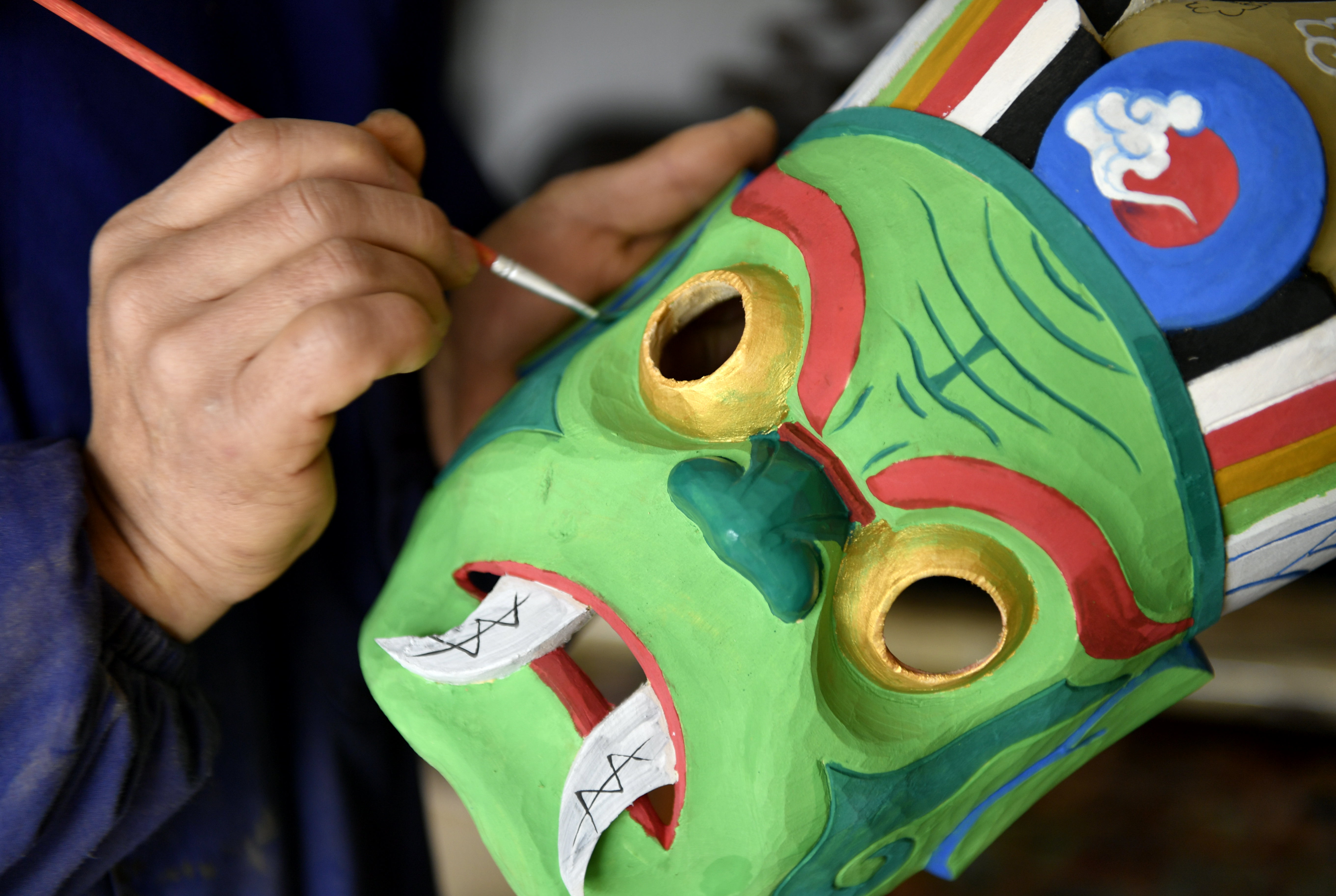 湖北恩施:多彩的傩戏面具