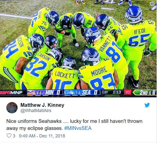NFL西雅图海鹰荧光绿队服遭吐槽：网友戏称看比赛得戴墨镜