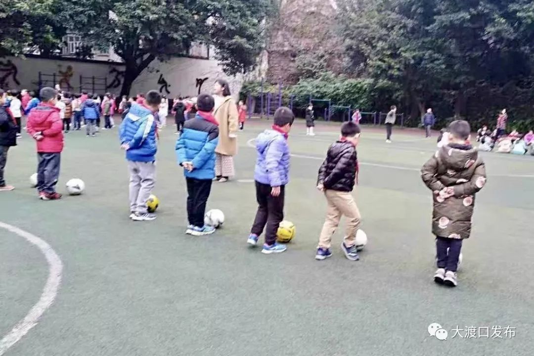 世界杯手抄小报图片(直播预告｜下周一，大渡口区实验小学“我的足球世界杯”项目式学习闭幕式)