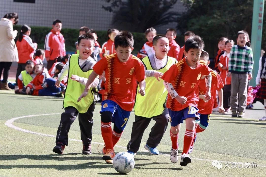 吵世界杯手抄报(直播预告｜下周一，大渡口区实验小学“我的足球世界杯”项目式学习闭幕式)