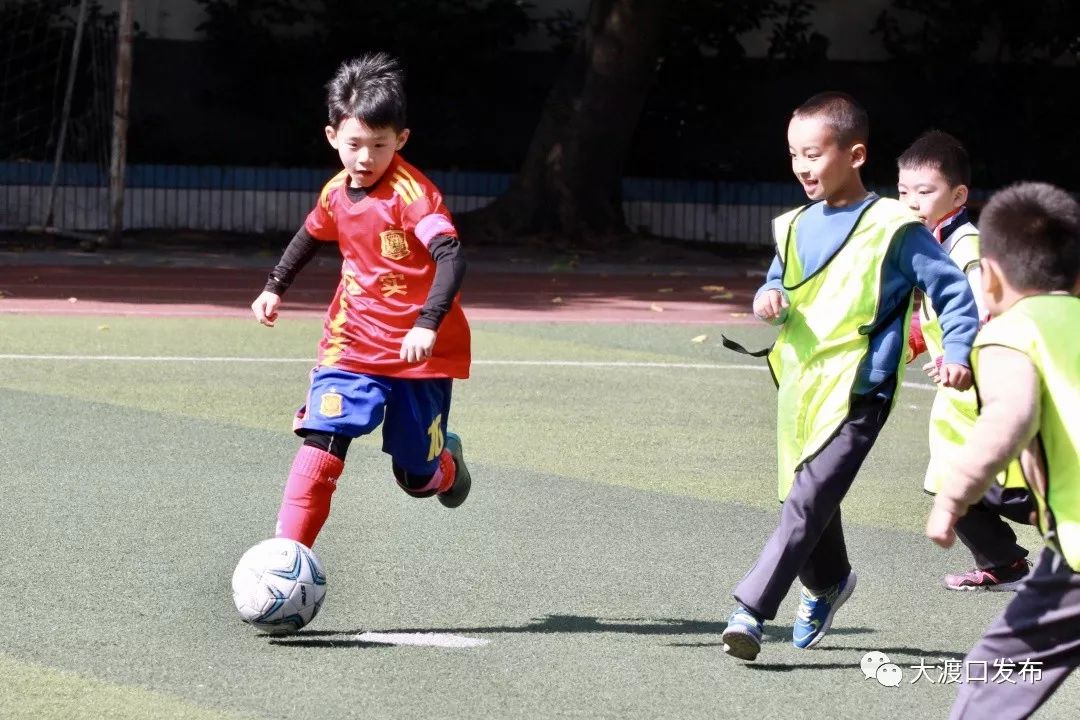 吵世界杯手抄报(直播预告｜下周一，大渡口区实验小学“我的足球世界杯”项目式学习闭幕式)