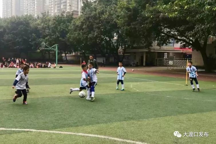 吵世界杯手抄报(直播预告｜下周一，大渡口区实验小学“我的足球世界杯”项目式学习闭幕式)