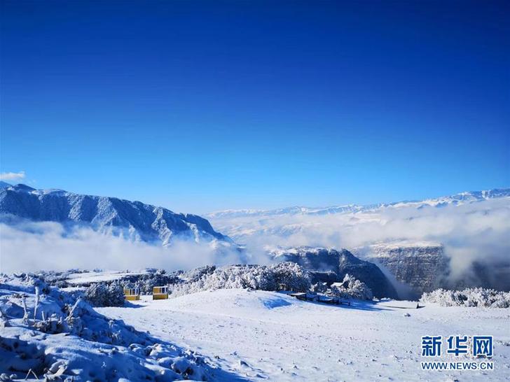 大凉山“悬崖村”：瑞雪天里话变迁