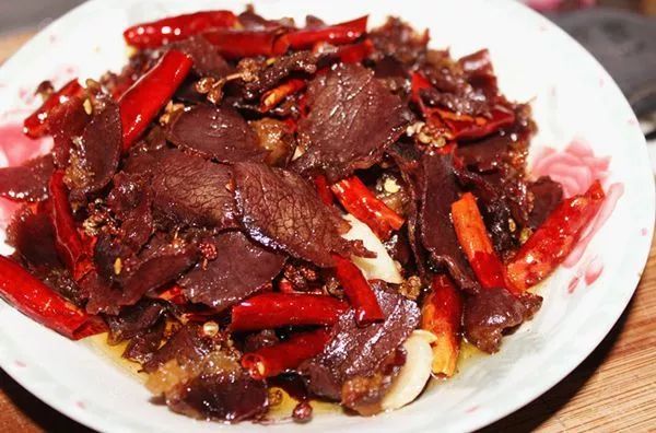 舌尖上的云南:寻甸菜牛干巴