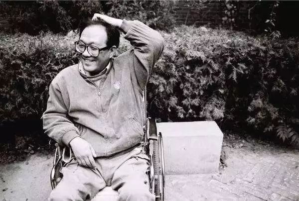 卡尔刘易斯史铁生（双腿和爱情二选一，我还是要选择爱情｜史铁生）