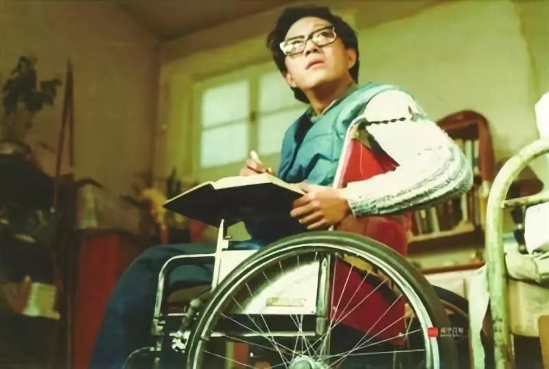 卡尔刘易斯史铁生（双腿和爱情二选一，我还是要选择爱情｜史铁生）